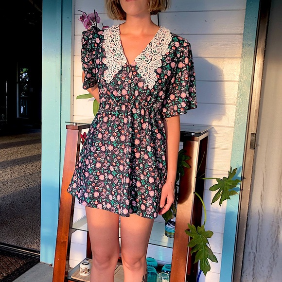 Lace collared floral mini dress - Picture 3 of 3